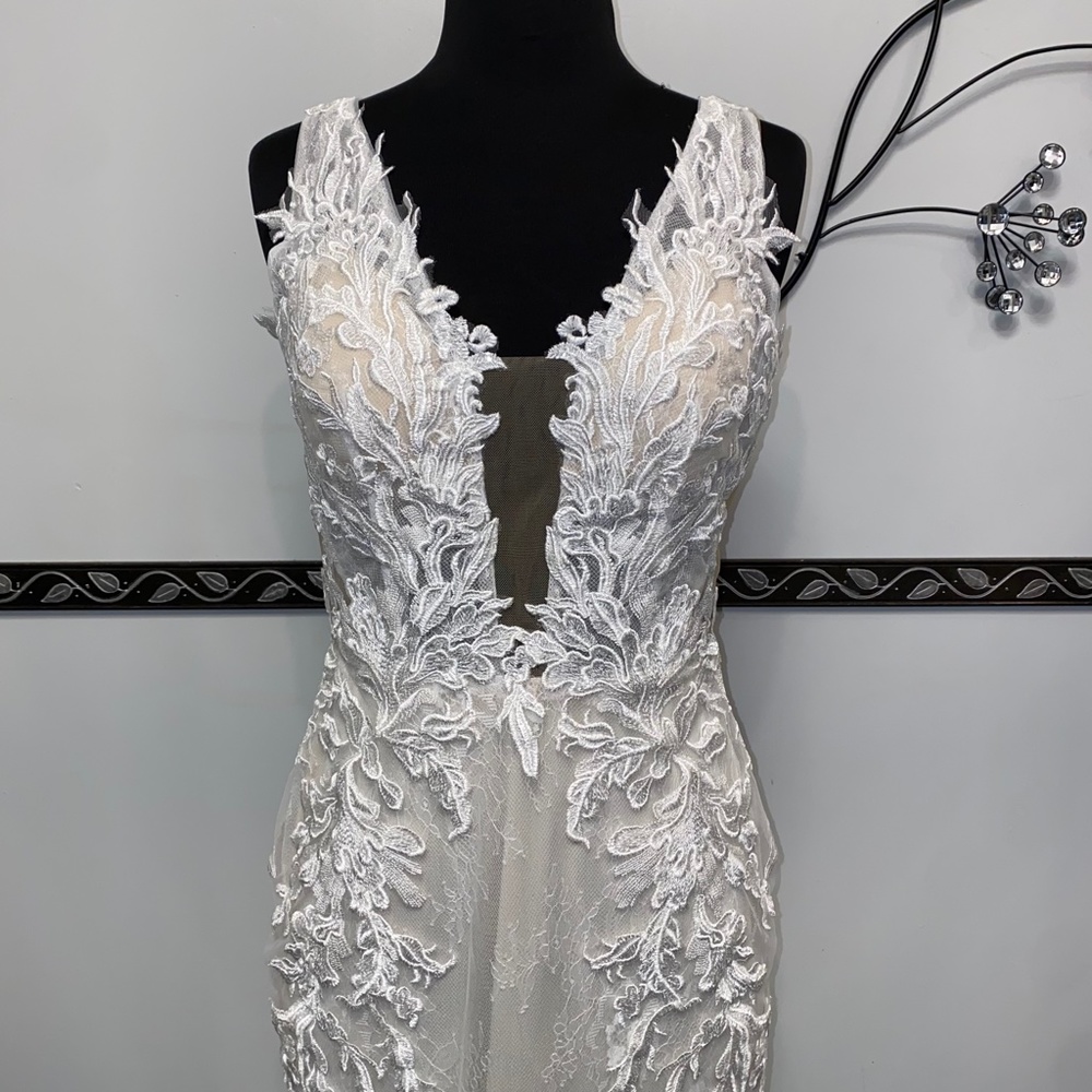 Off White Lace Fit & Flare Bridal Gown - Picture 4 of 6